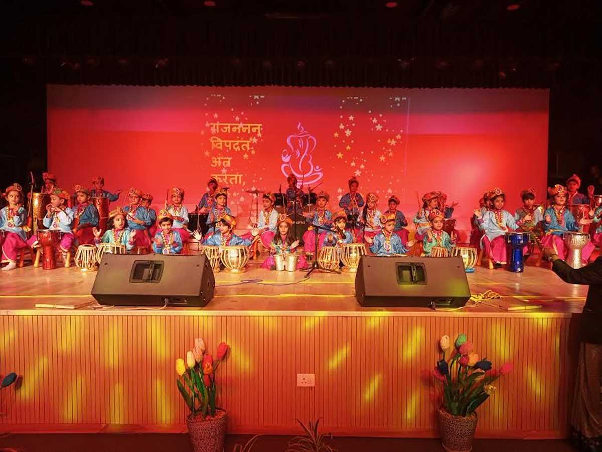 वार्षिकोत्सव बेशर्त रिश्ते में बच्चों ने दी मनमोहक प्रस्तुति